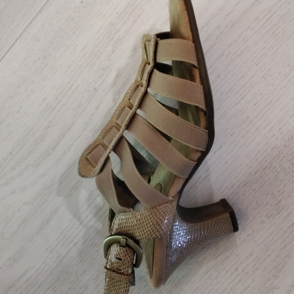 Aerosols tan sandals size 7.5 - Picture 2 of 4